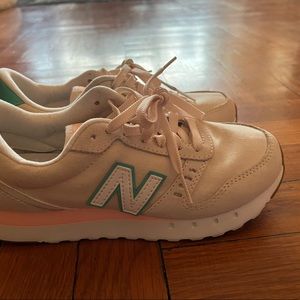New Balance Women's 311 V2 Sneaker, Raw Silk/Summer Jade, 5.5 Wide